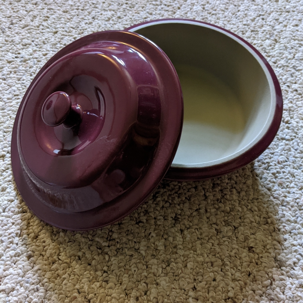 NEW Pampered Chef Bakeware w Lid- Maroon